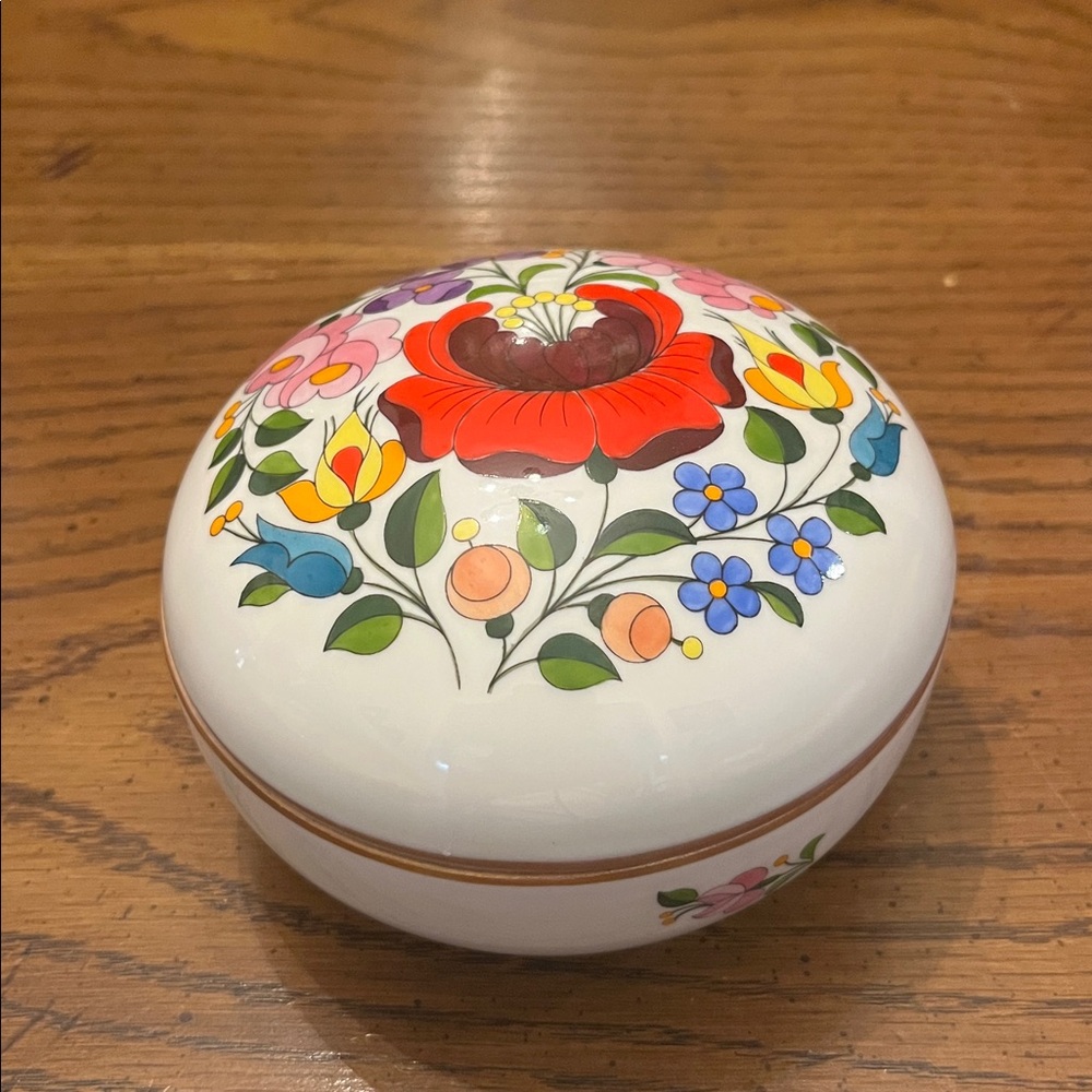 Kalocsa, Hungary‎ Porcelain Floral Trinket Box